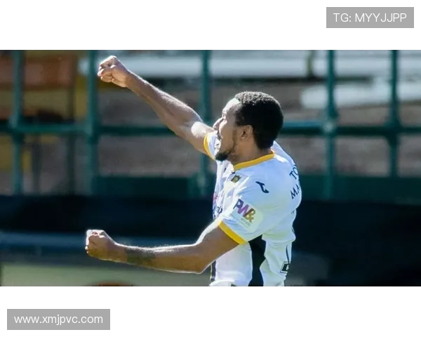 苏超盐城队李瑞龙中场吊射破门荣登天下足球上周十佳球榜首